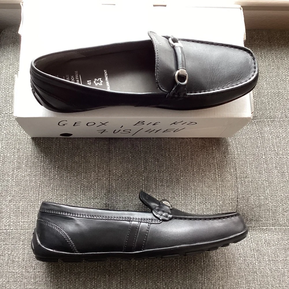 Geox Fast 3 Bit Loafer (Big Kid) 7US / 41EU